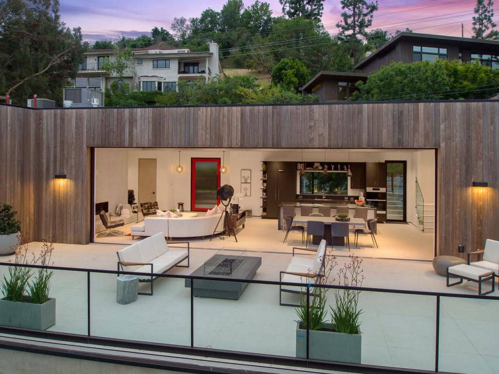 Custom Paver Installation and Structural Hardscaping